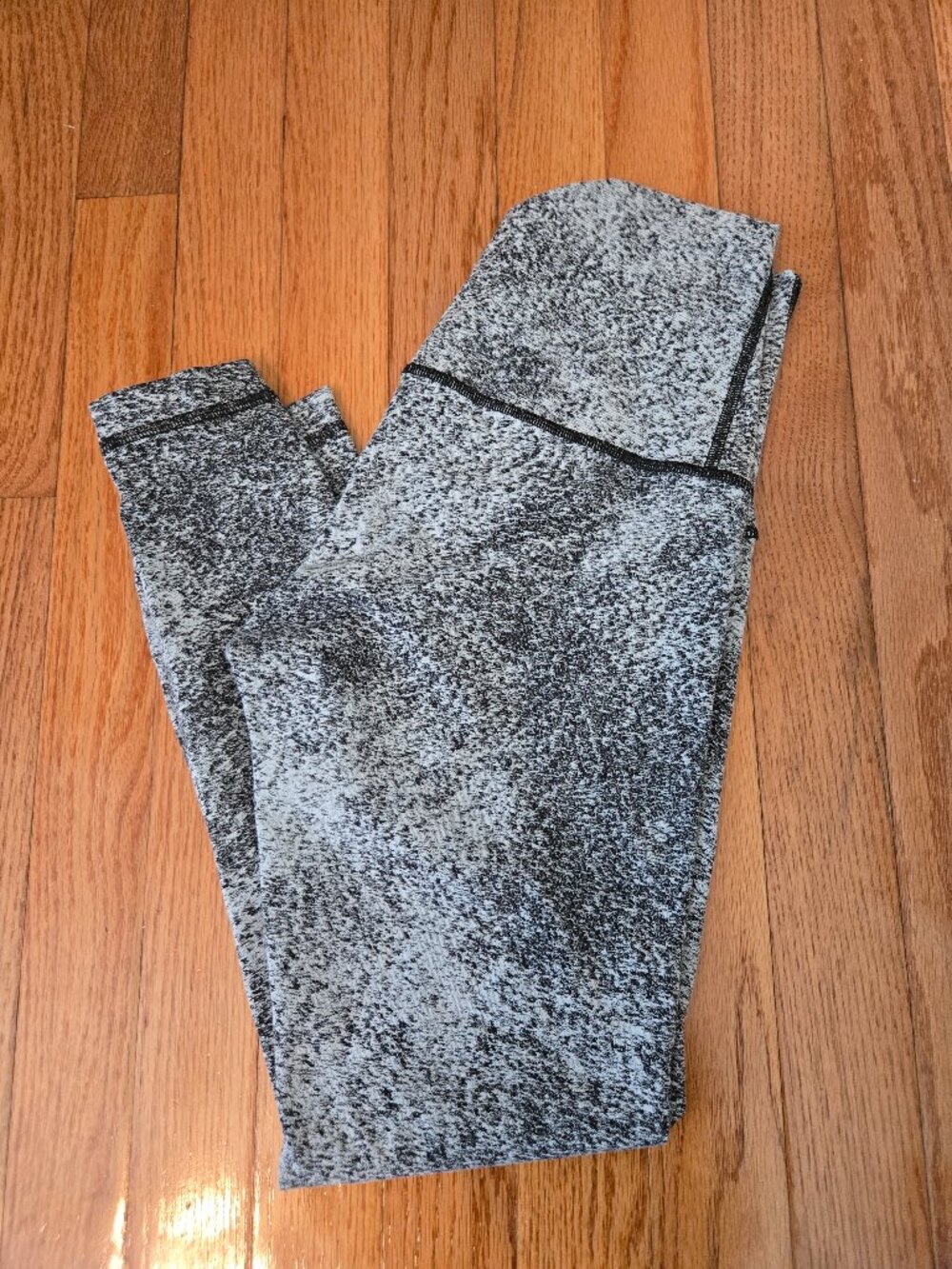 Womens Lululemon size 6 align leggings